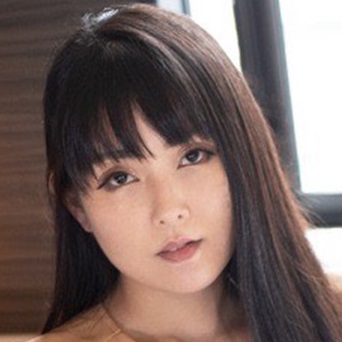 Akimoto Iori — Japanese AV actress