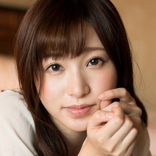Amatsuka Moe — Japanese AV actress